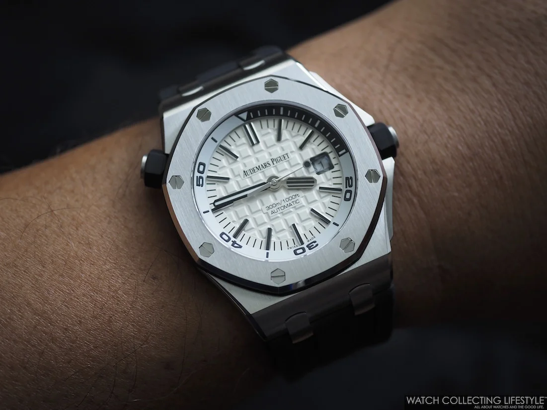 Insider Audemars Piguet Royal Oak Offshore Diver Silver Toned Dial ref. 15710ST. After More Than a Month on the Wrist the Black Dial is the Way to Go. WATCH COLLECTING LIFESTYLE